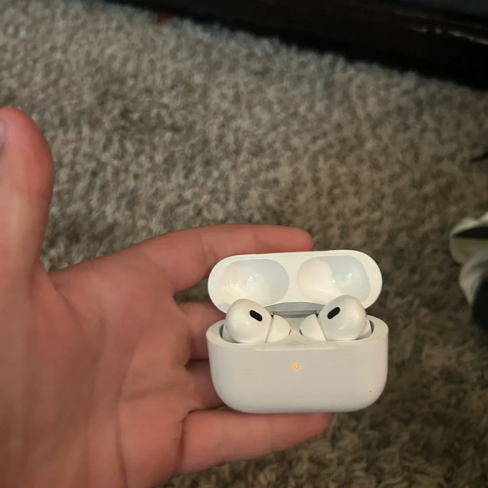 COPY - Apple White Wireless Headset with Compact Charging Case